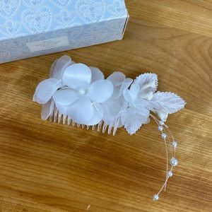 Vintage Avon White Fabric Blossom Pearl Hair Piece Comp Accessory Formal Bridal